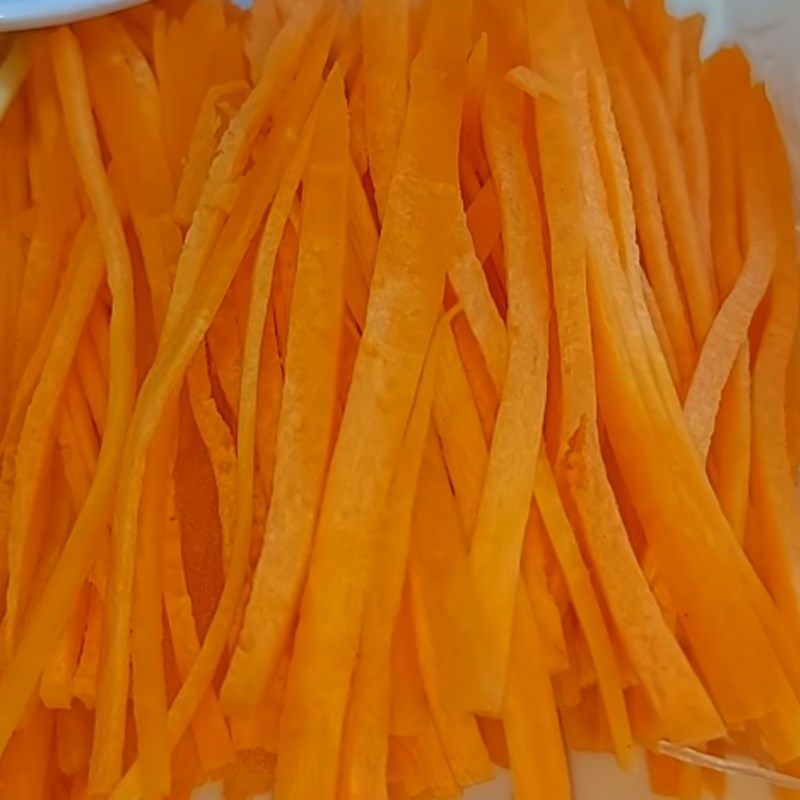 Bước 3 Sơ chế và xào cà rốt Bì chay rau củ