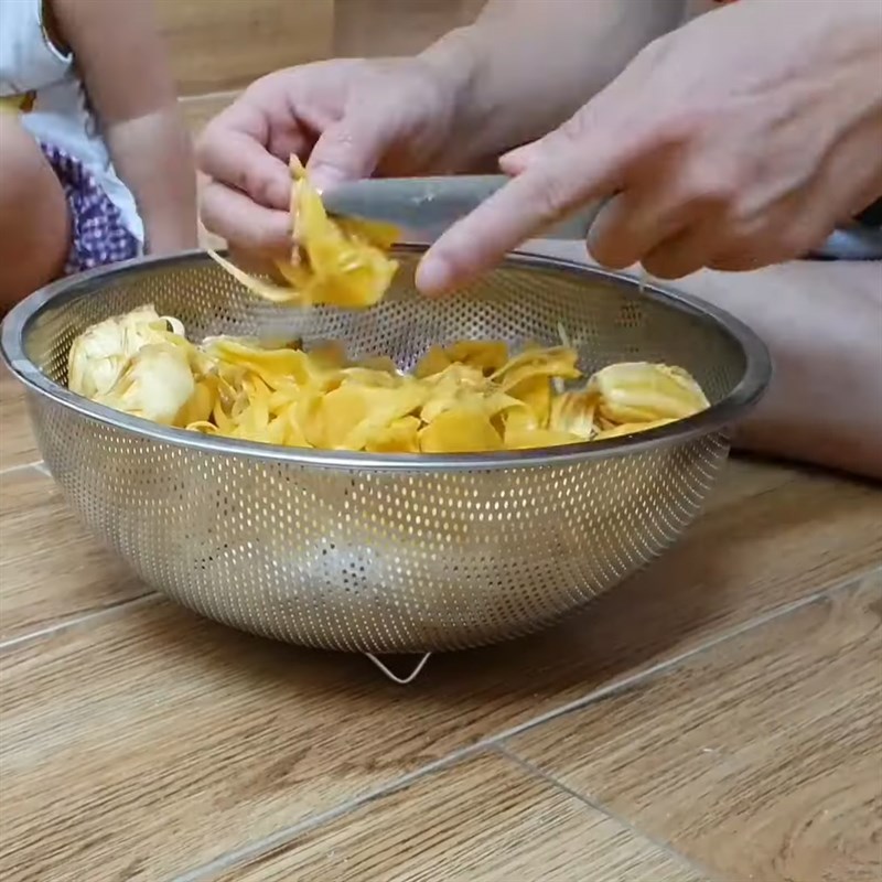Bước 1 Sơ chế xơ mít Nhút mít chín