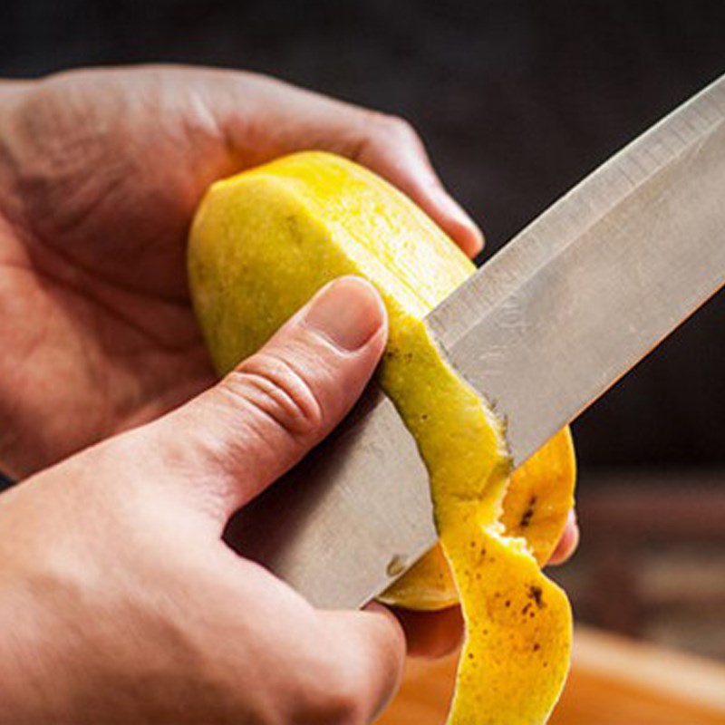 Манго едят с кожурой или без кожуры. Кожура манго. Нож для манго. Манго замороженное. Нож для манго в Тае.
