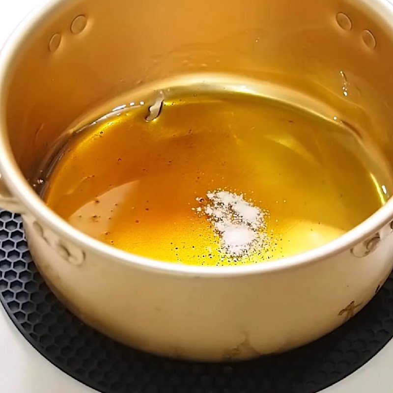 Bước 2 Trộn baking soda Kẹo đường trong Squid Game