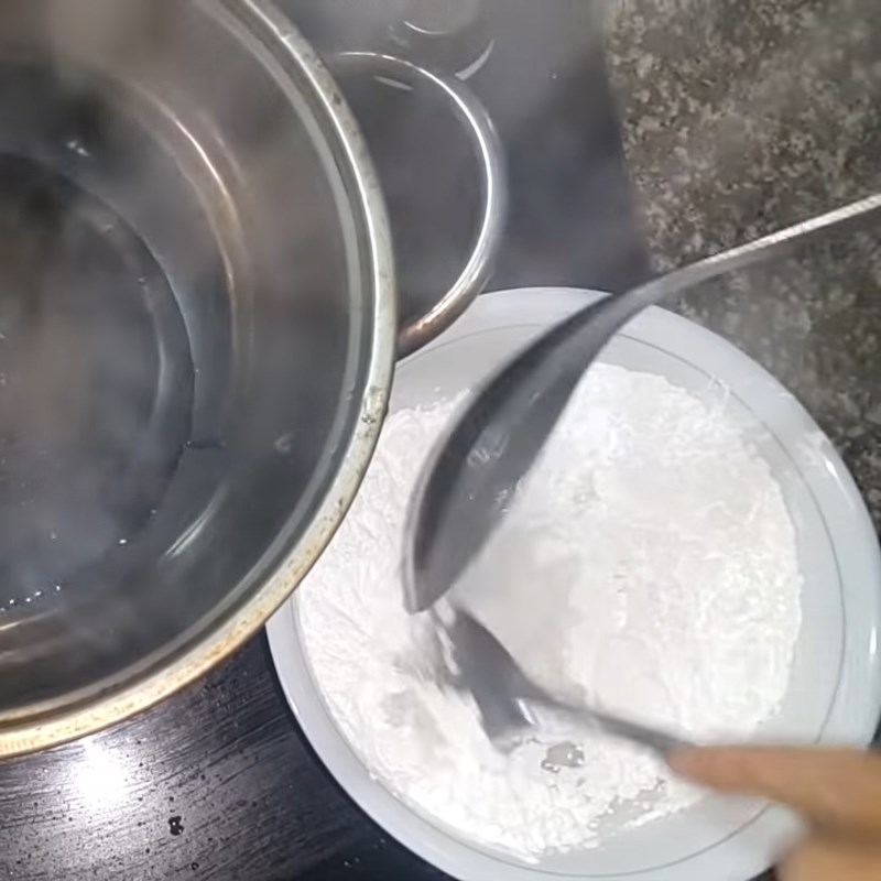 Bước 1 Trộn bột Trân châu sợi