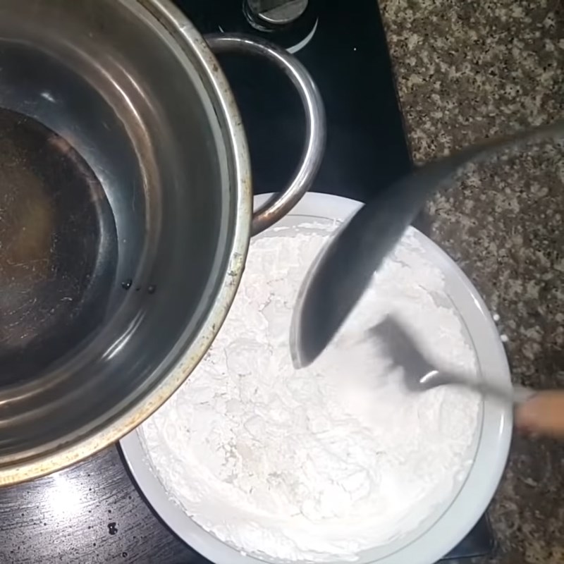 Bước 1 Trộn bột Trân châu sợi