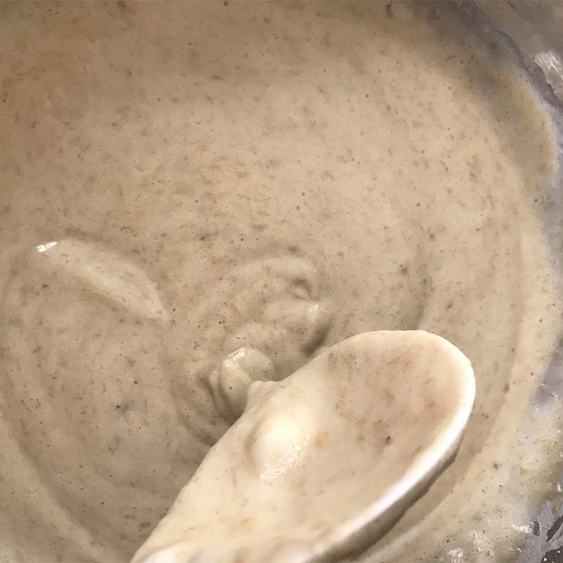 Bước 4 Trộn bột bánh Bánh bông lan chuối socola không cần lò nướng