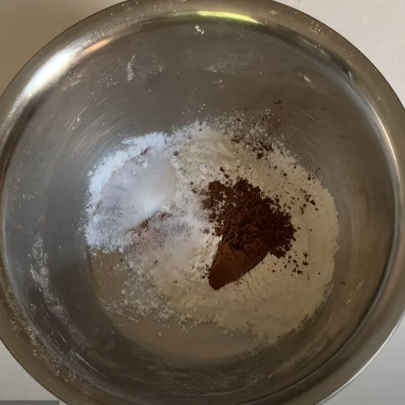 Bước 2 Trộn bột bánh bao socola Bánh bao socola 2 lớp