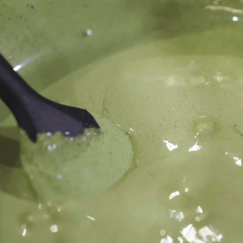 Bước 2 Trộn bột matcha với whipping cream Mousse trà xanh không cần trứng