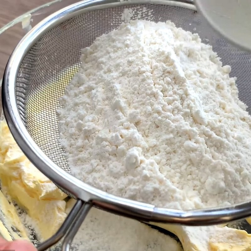 Bước 4 Trộn bột vỏ bánh Bánh dứa Đài Loan nhân việt quất