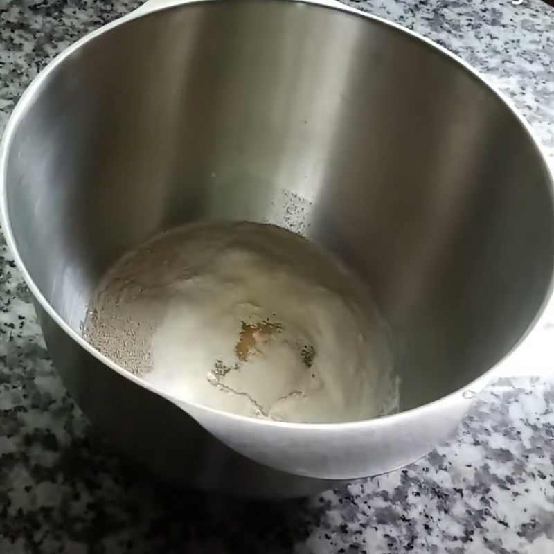 Bước 1 Trộn hỗn hợp bột Bánh tiêu đặc ruột