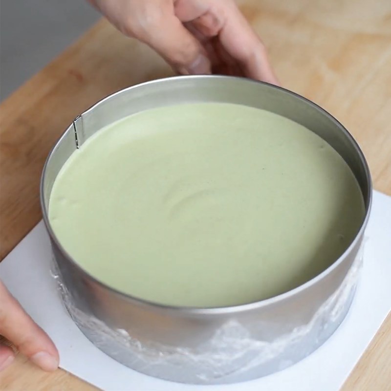 Bước 5 Trộn hỗn hợp mousse và đổ khuôn Mousse trà xanh sữa chua