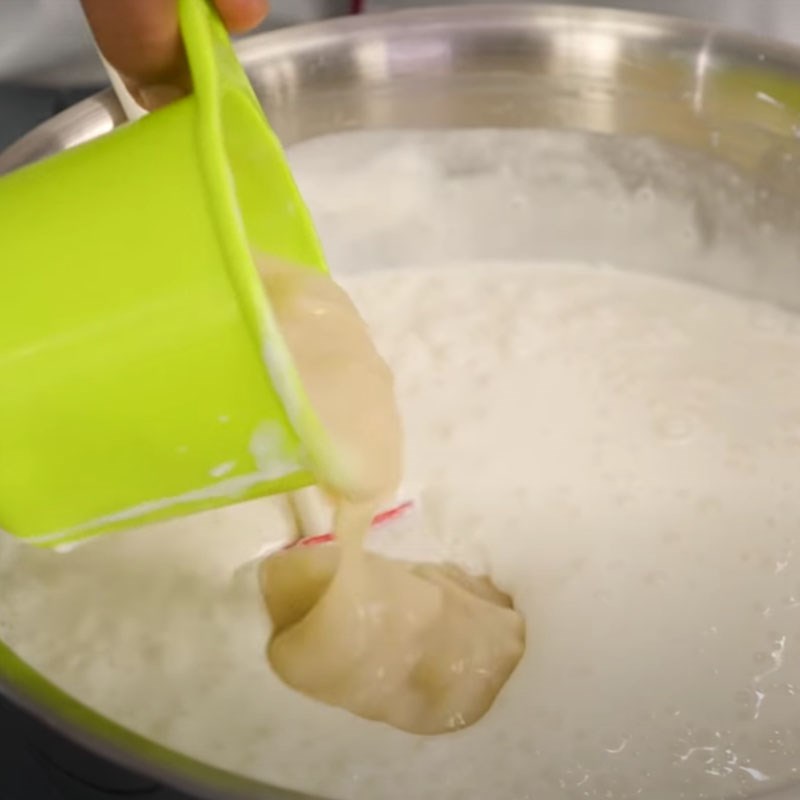 Bước 3 Trộn mãng cầu ta với kem sữa Kem mãng cầu ta (quả na)