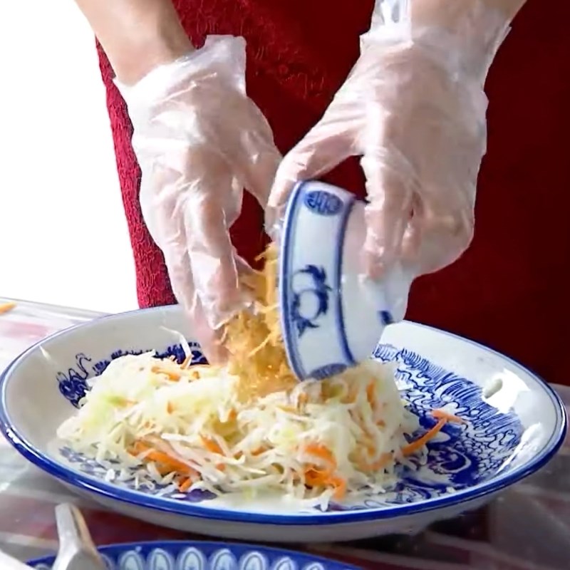 Bước 5 Trộn mực khô với rau củ Mực khô xào su hào