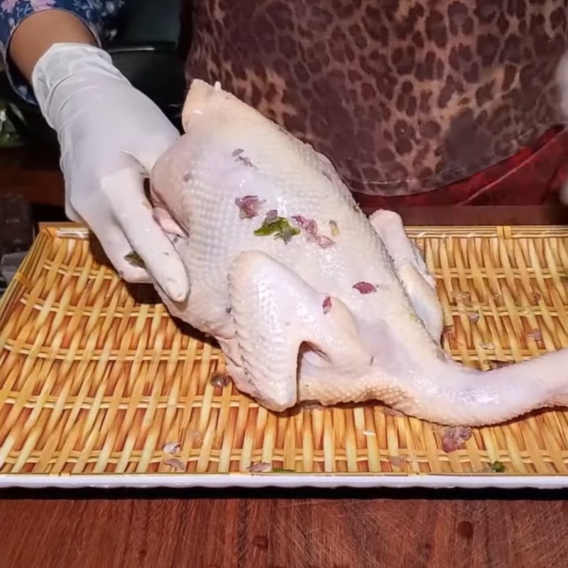 Bước 3 Ướp gà Gà hấp muối