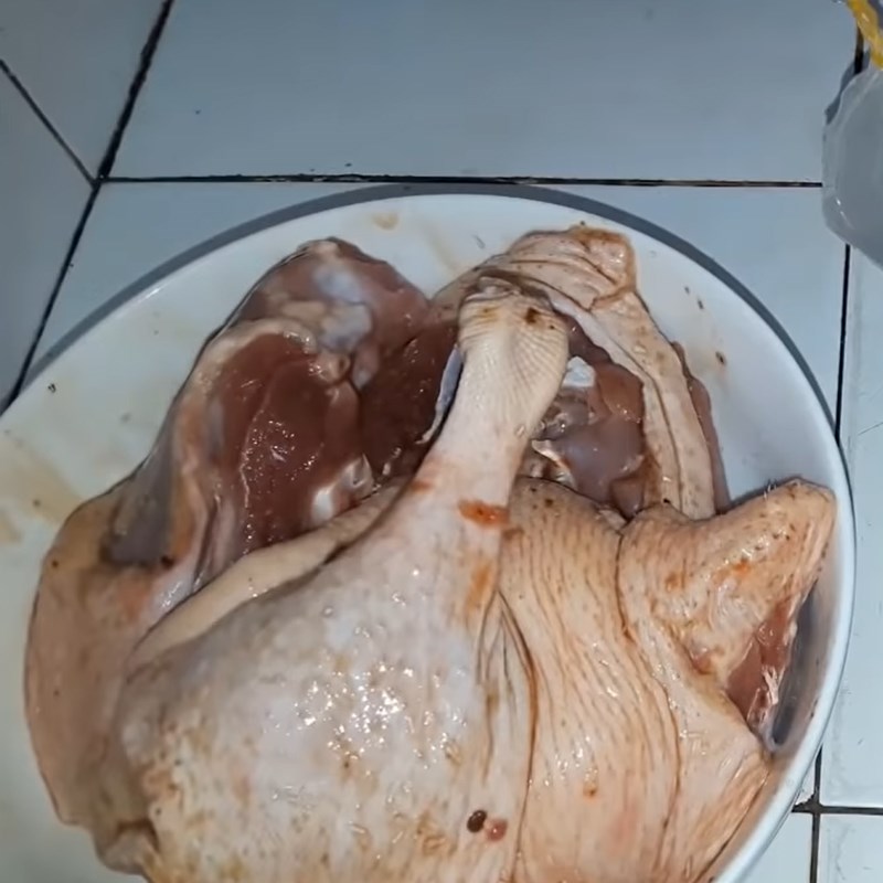 Bước 2 Ướp thịt vịt Vịt chiên nước dừa