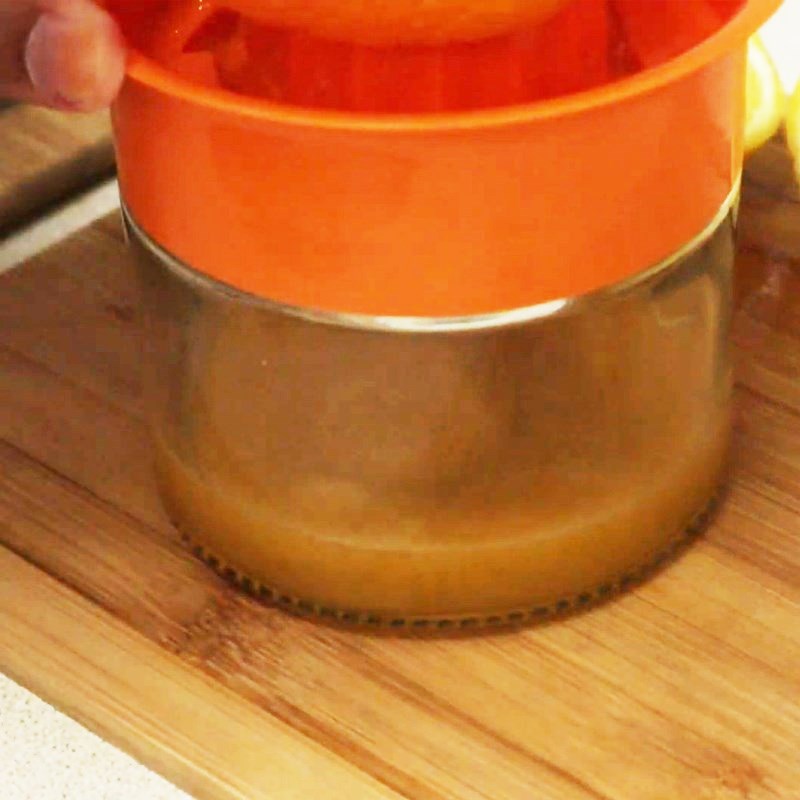 Bước 1 Vắt nước cam và chanh Nước ép cam mật ong