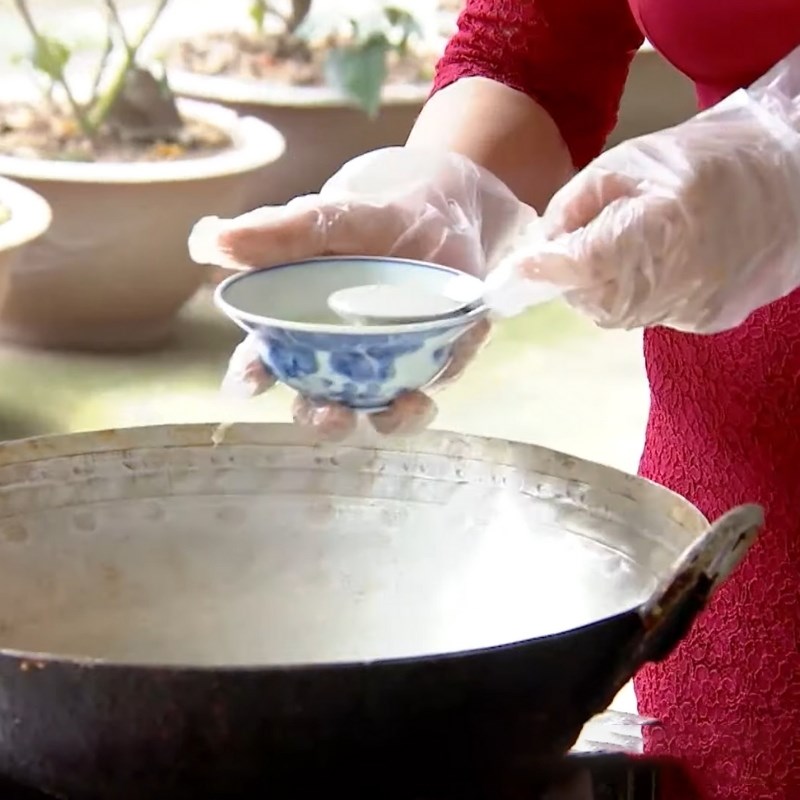 Bước 6 Xào su hào với su hào, cà rốt Mực khô xào su hào