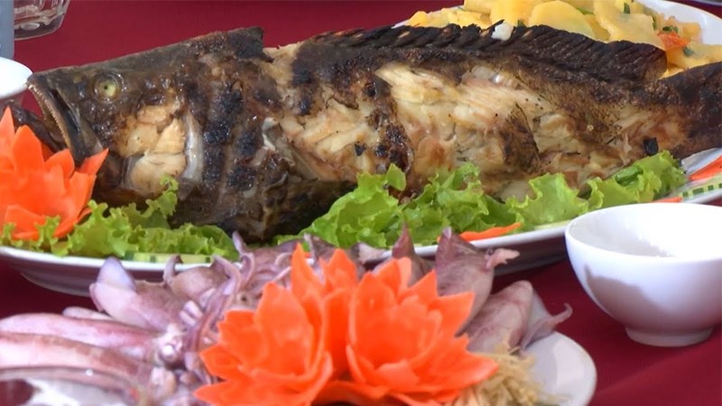 Cá mú nướng mọi