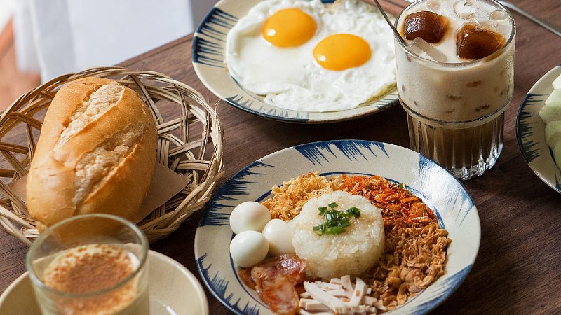 Nấp Saigon