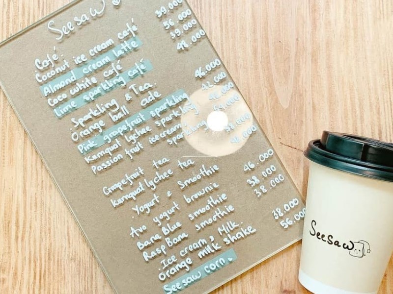 Thực đơn tại quán Seesaw Coffee