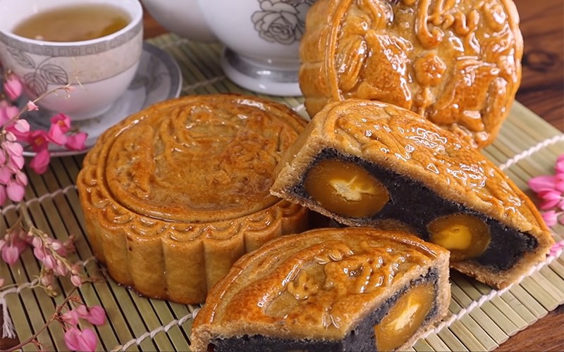 Bánh Trung Thu nướng nhân mè đen