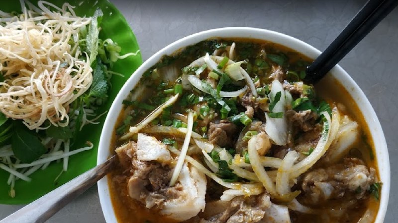 Quán Bún bò Cô Mai