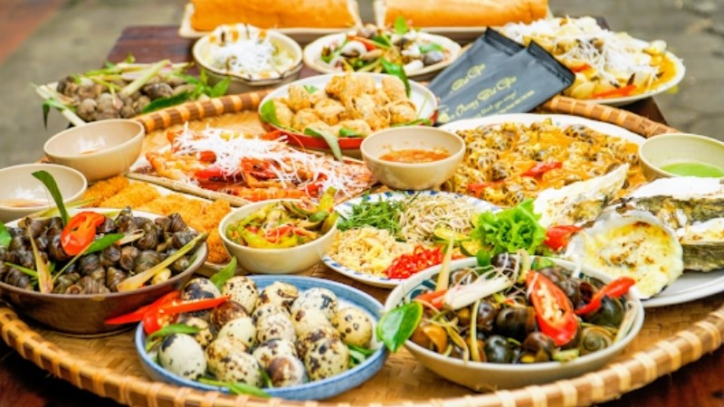 Món ăn tại quán ốc Hương Trang