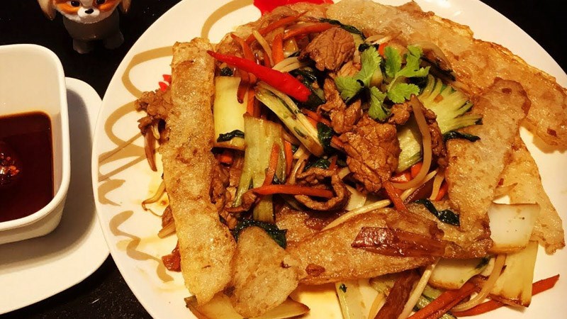 Phở cuốn từ bánh tráng