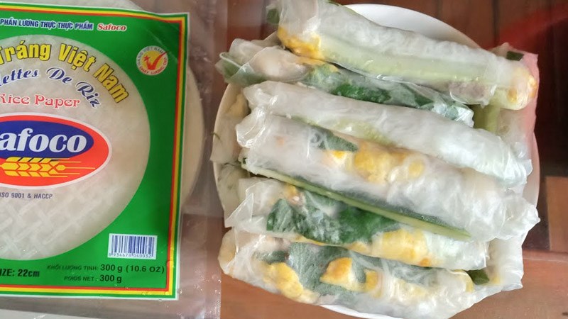 Phở cuốn từ bánh tráng