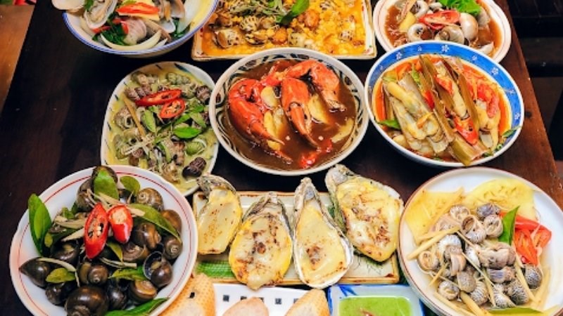 Món ăn tại quán ốc Hương Trang