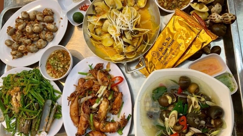 Món ăn tại quán ốc Dì Tú
