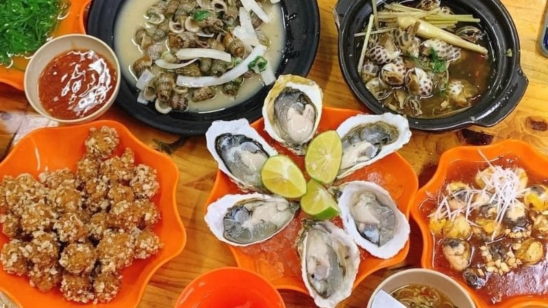 Món ăn tại quán Hường Ốc