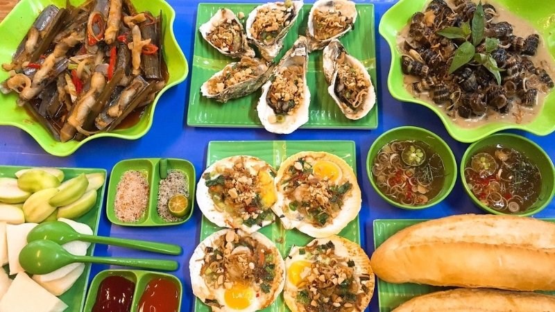 Món ăn tại quán Ốc Phúng Phính