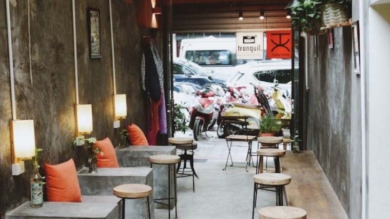 Không gian quán Tranquil Books & Coffee