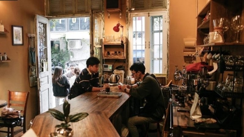 Không gian quán Tranquil Books & Coffee