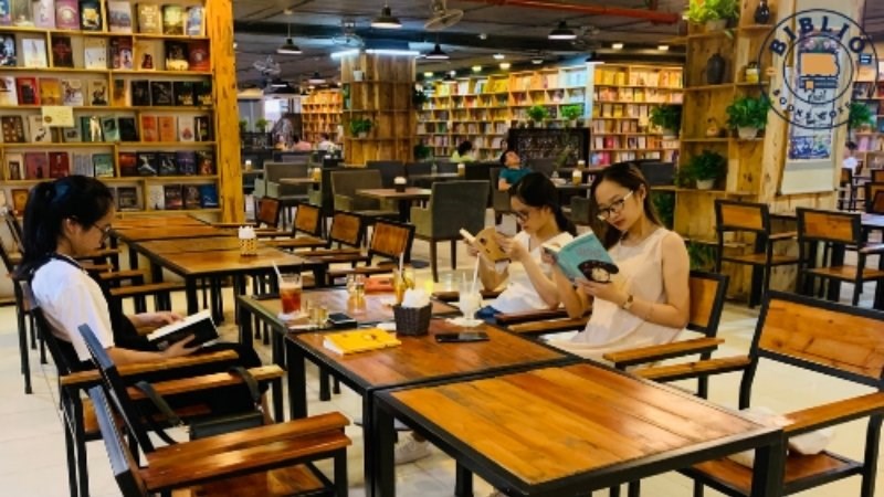 Không gian quán Biblio Book Coffee