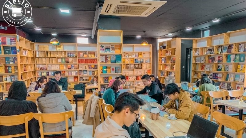 Không gian quán Biblio Book Coffee