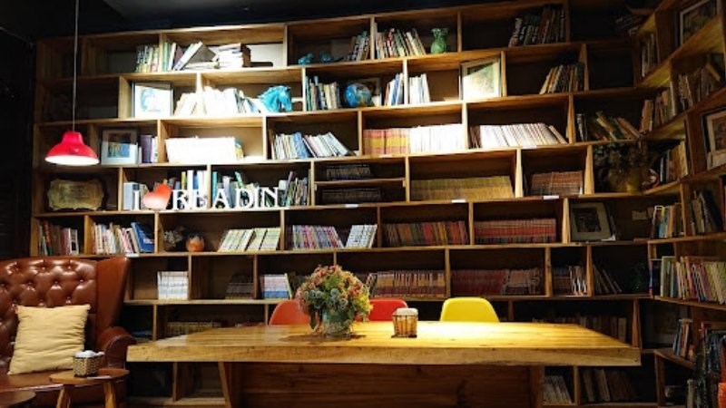 Không gian quán Hoa10Giờ Floral & Book Café