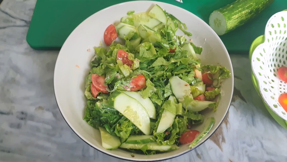 Salad xà lách dưa chuột cà chua và Salad xà lách dưa chuột khoai tây