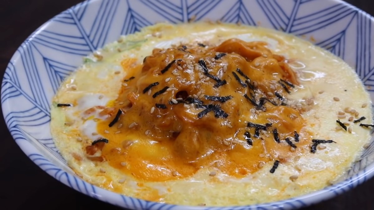 Cách nấu mì Gà Cay Samyang sao cho trứng và rau được chín đều?
