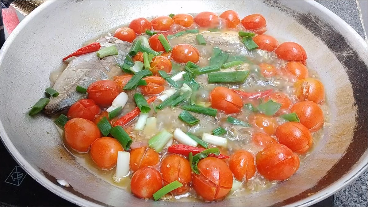 2 Cách làm cá ngân kho cà chua thơm ngon hấp dẫn cực hao cơm