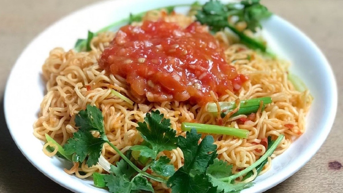 Cẩm nang hướng dẫn cách làm mì xào cà chua tươi ngon và đầy dinh dưỡng