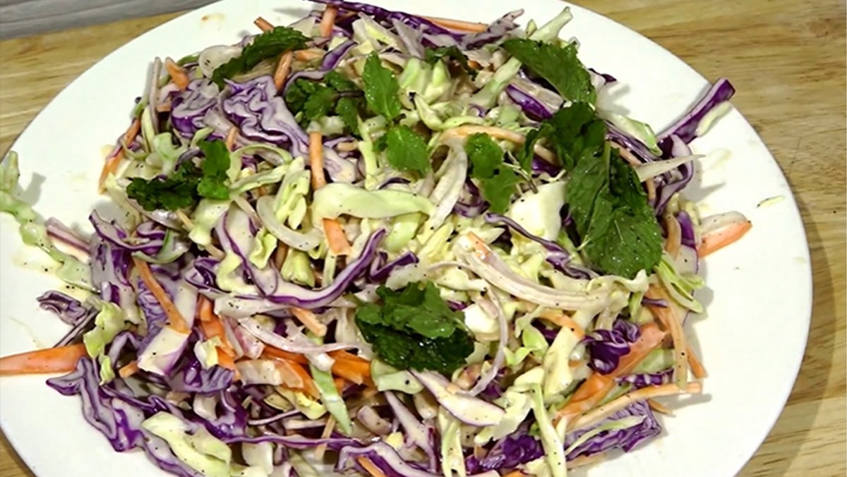 Hướng dẫn Cách làm salad bắp cải với sốt mayonnaise ngon miệng và hấp dẫn