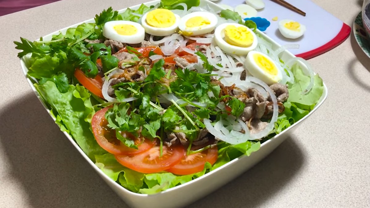 Salad bò trứng