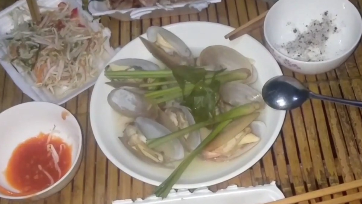 Tu hài hấp sả