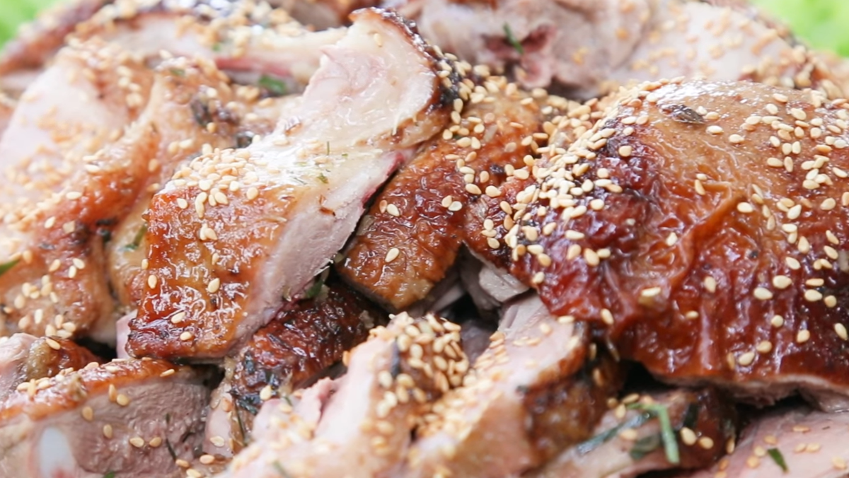 Vịt quay lá móc mật (mắc mật)