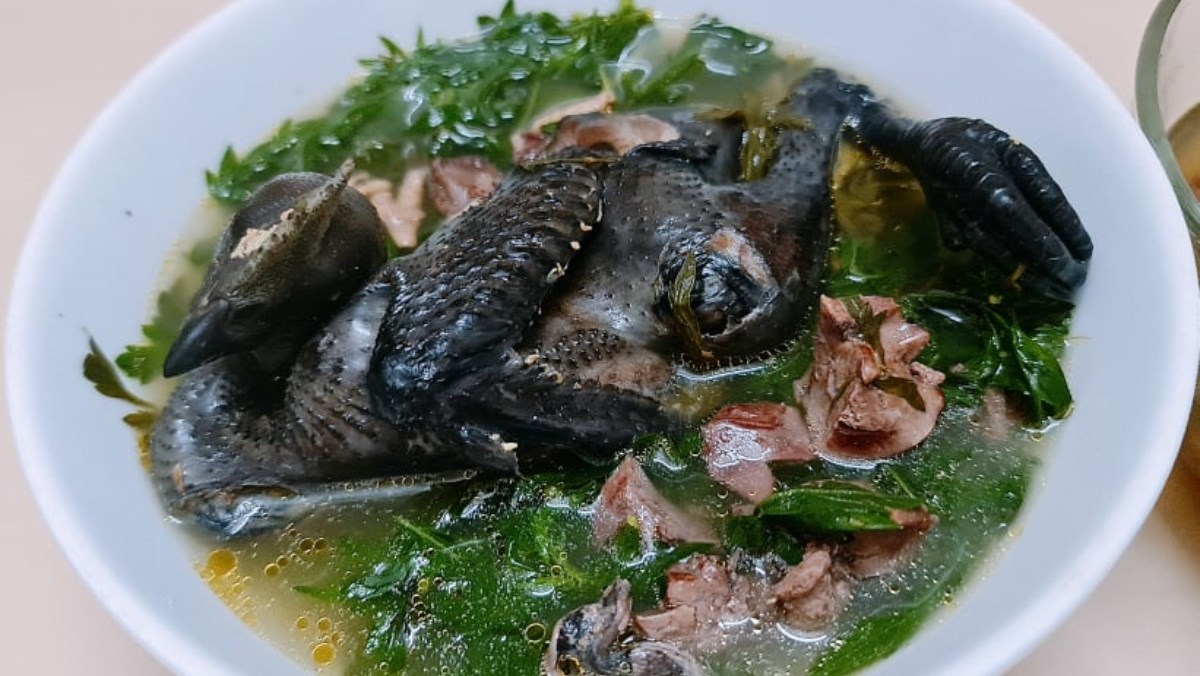 Gà ác tần (hầm) ngải cứu