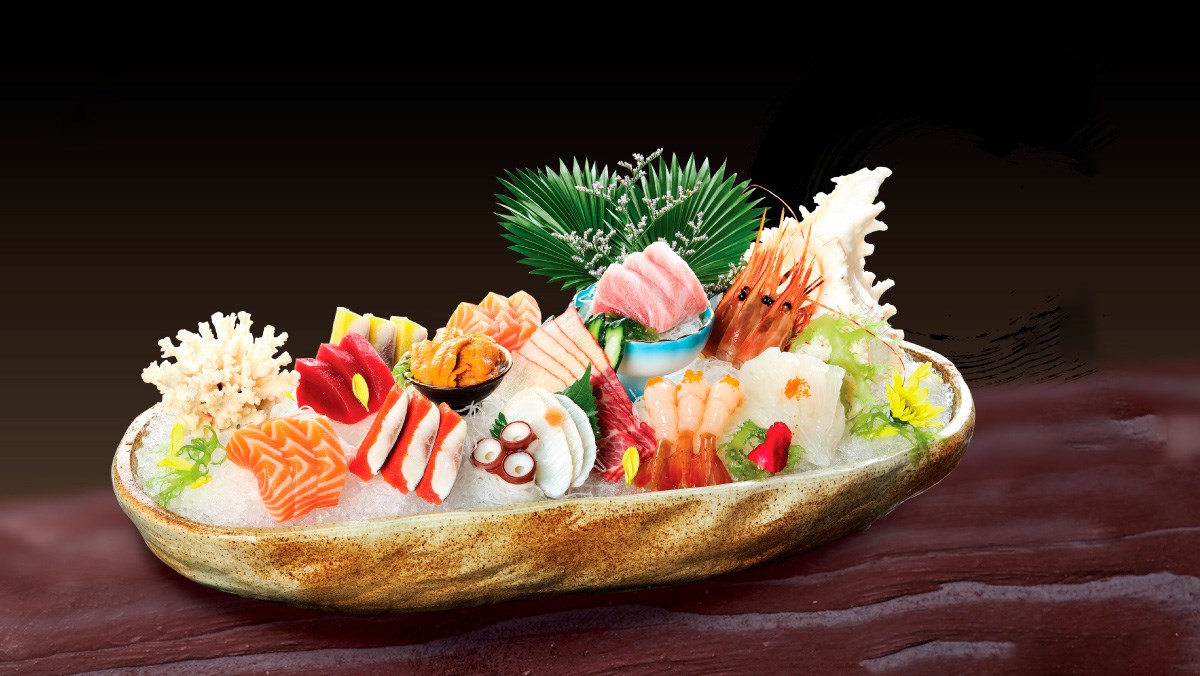 Sashimi Nhật Bản: Thưởng thức trải nghiệm độc đáo của Sashimi Nhật Bản với hương vị tươi ngon và truyền thống. Cách chế biến tinh tế và cảm nhận của người chế biến sẽ làm bạn vô cùng ấn tượng và cảm nhận được tình yêu dành cho ẩm thực Nhật Bản.