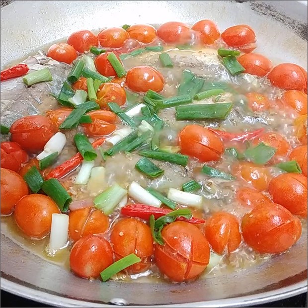 Cách làm cá ngân kho cà chua thơm ngon hấp dẫn cực hao cơm