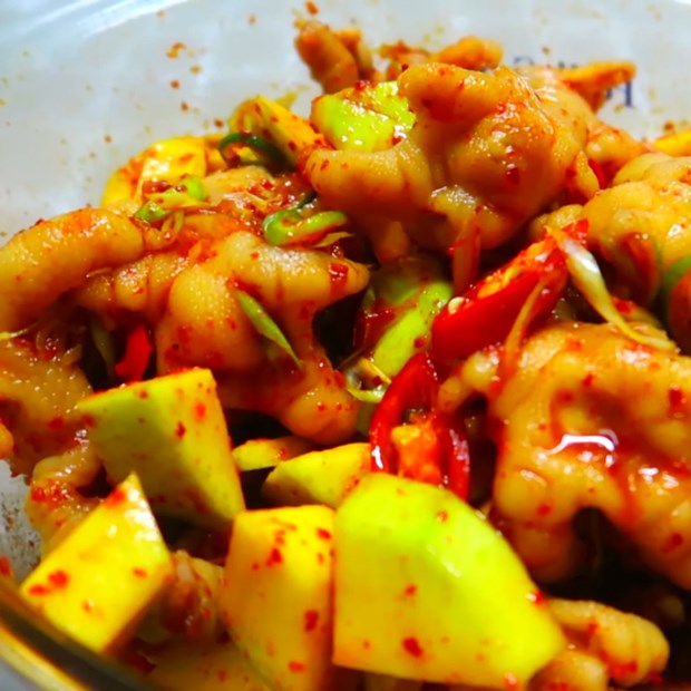 Cách làm chân gà rút xương sốt Thái chua ngọt đơn giản ăn là ghiền