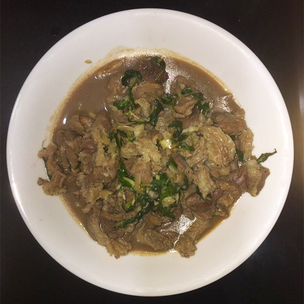 Cách làm món pad krapao (thịt bò xào lá hương nhu) kiểu Thái cực đơn giản