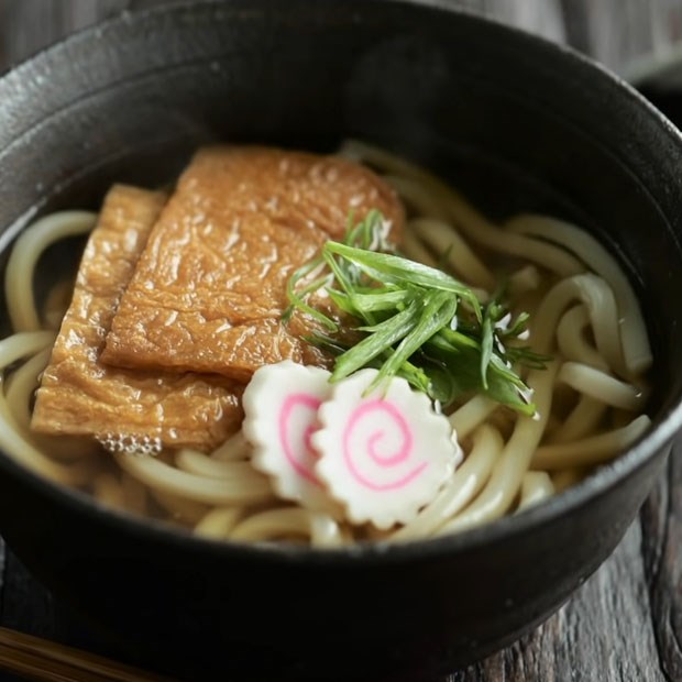 Cách nấu mì Kitsune Udon (udon đậu hũ chiên) thơm ngon chuẩn vị ngoài hàng