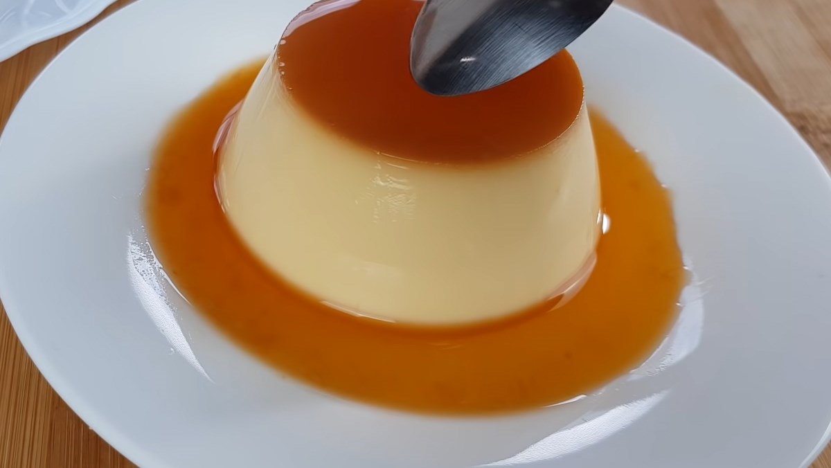 Bánh flan sữa đặc và sữa tươi